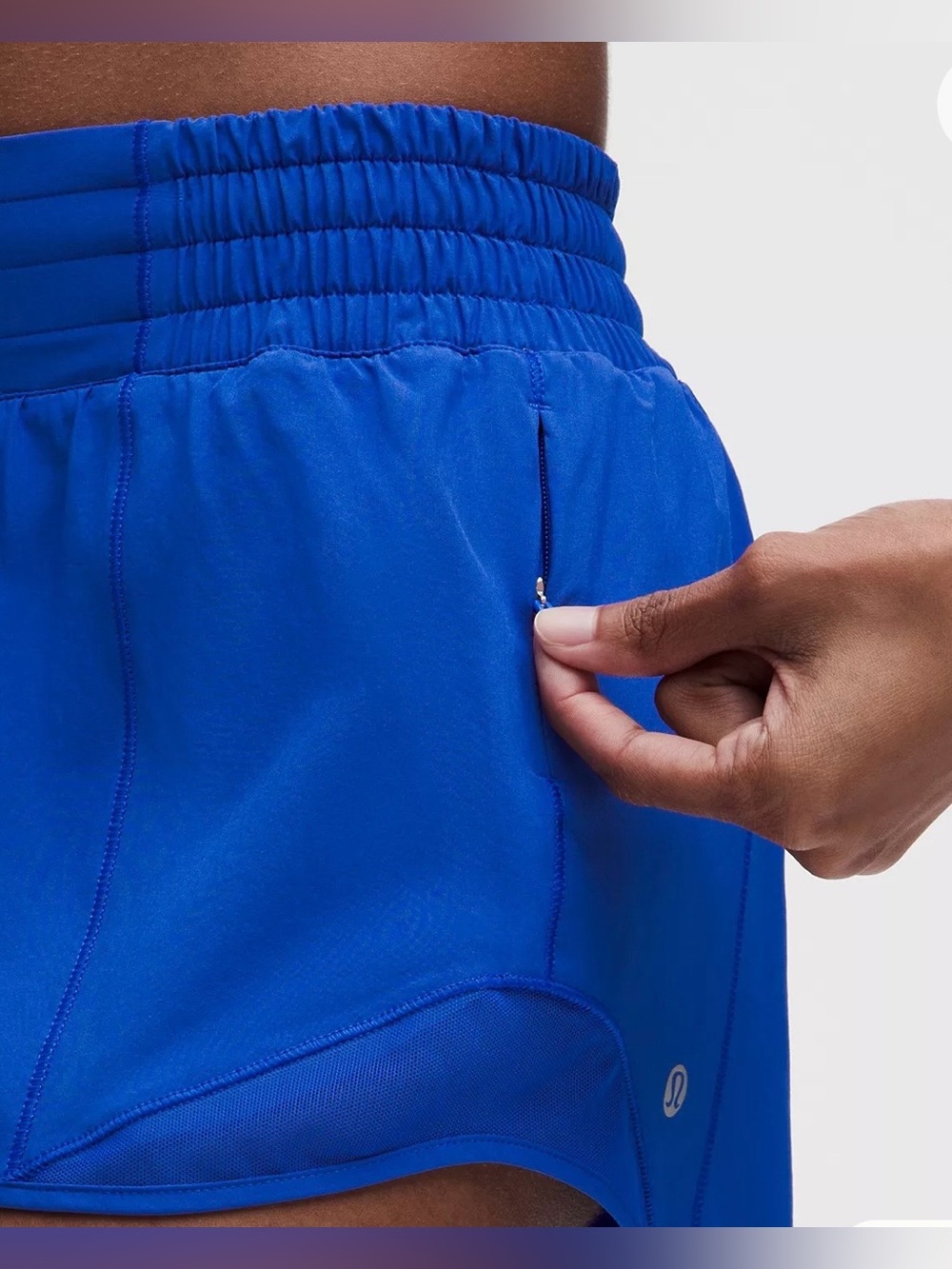 Lululemon athletica beach ball blue Hotty high-rise lined shorts 2.5” - Picture 4 of 13